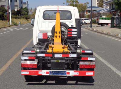 東風(fēng)小型汽油鉤臂垃圾車