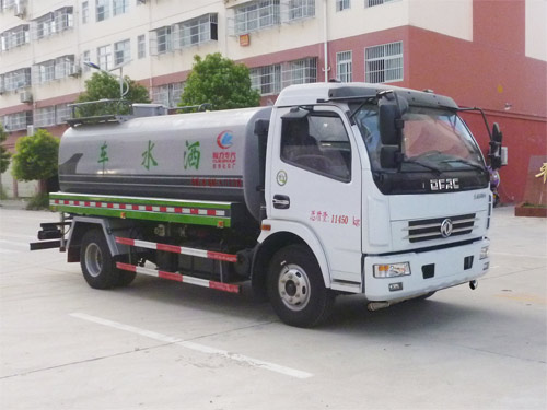 程力8方灑水車