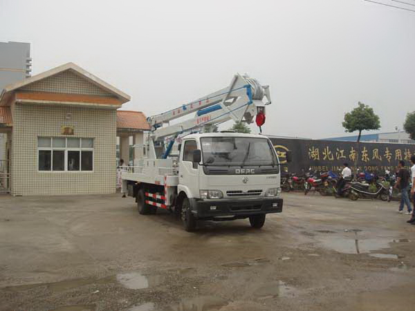 東風(fēng)多利卡消防車帶高空作業(yè)平臺